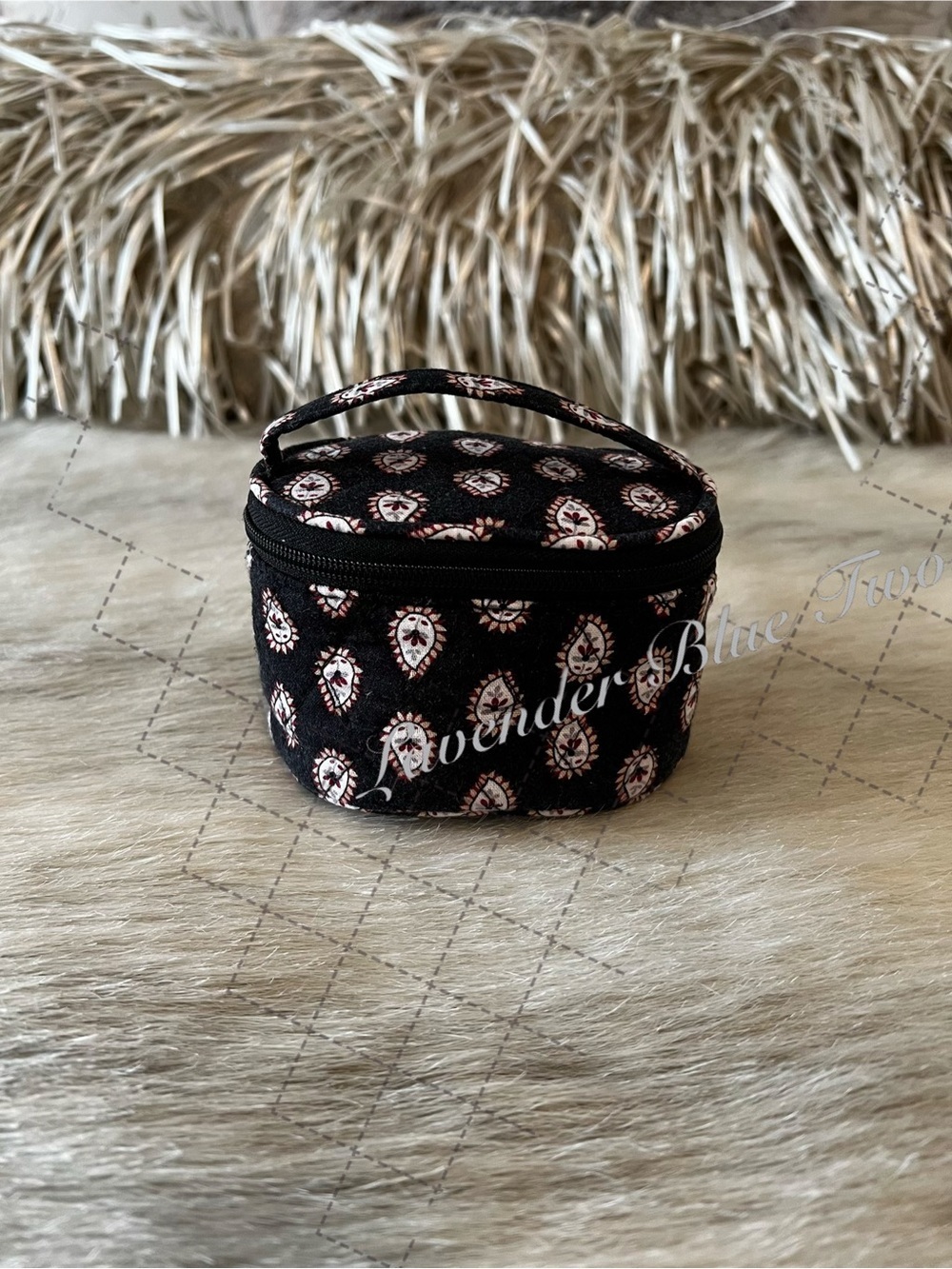 Vintage VERA BRADLEY Classic Black 2006 Oval Zipper Jewelry Case Red Y2K Quilted